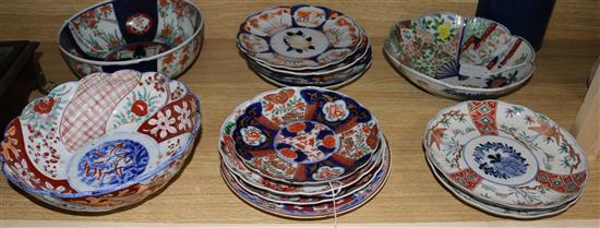 Three Japanese Imari bowls and ten similar dishes with plain and scalloped rims (faults)